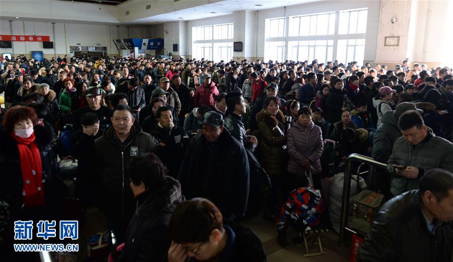 （经济）（7）5199.3万人次——春节假期铁路“有点忙”
