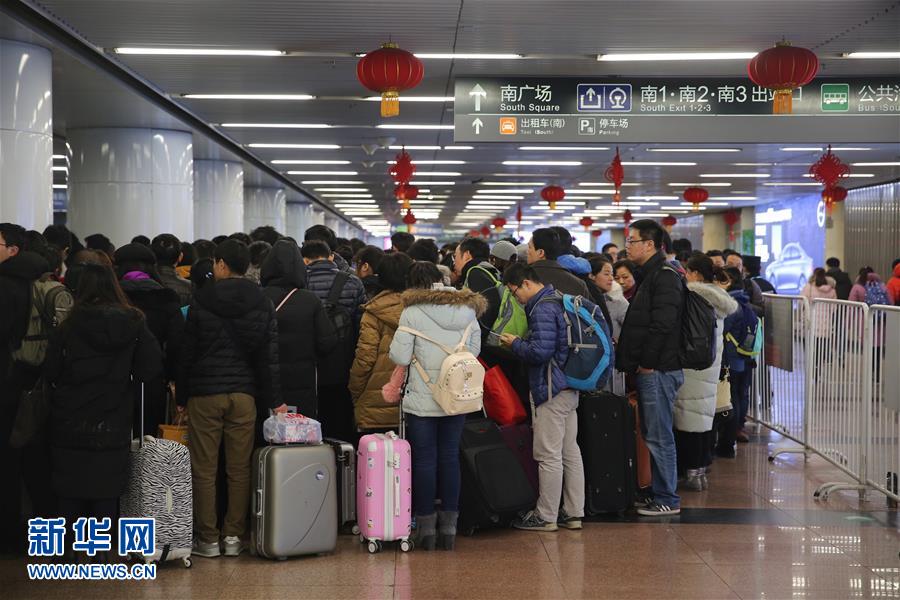 （经济）（14）5199.3万人次——春节假期铁路“有点忙”