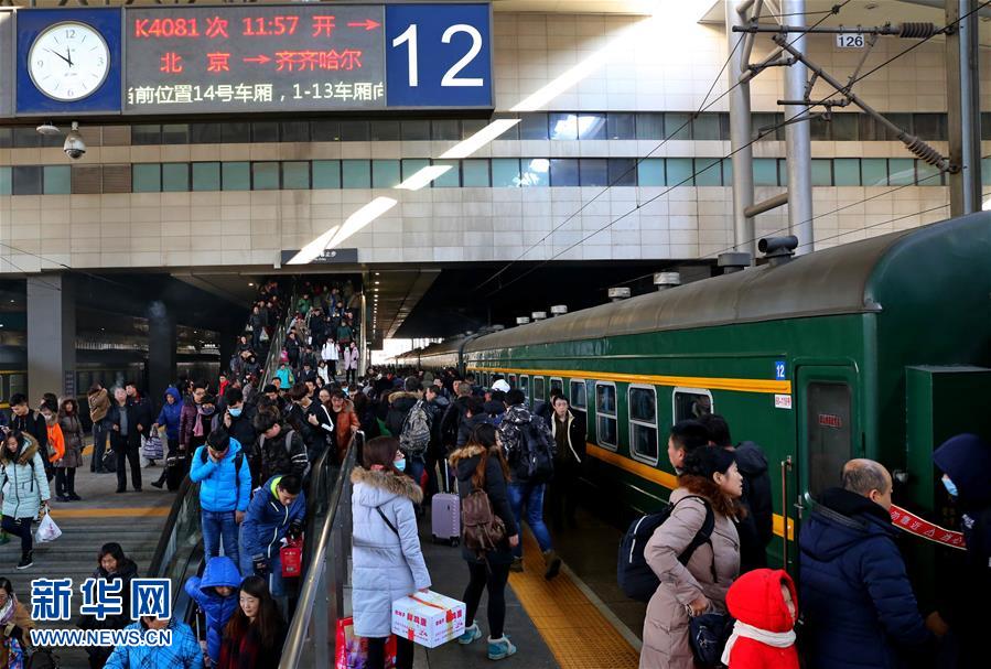 （经济）（15）5199.3万人次——春节假期铁路“有点忙”