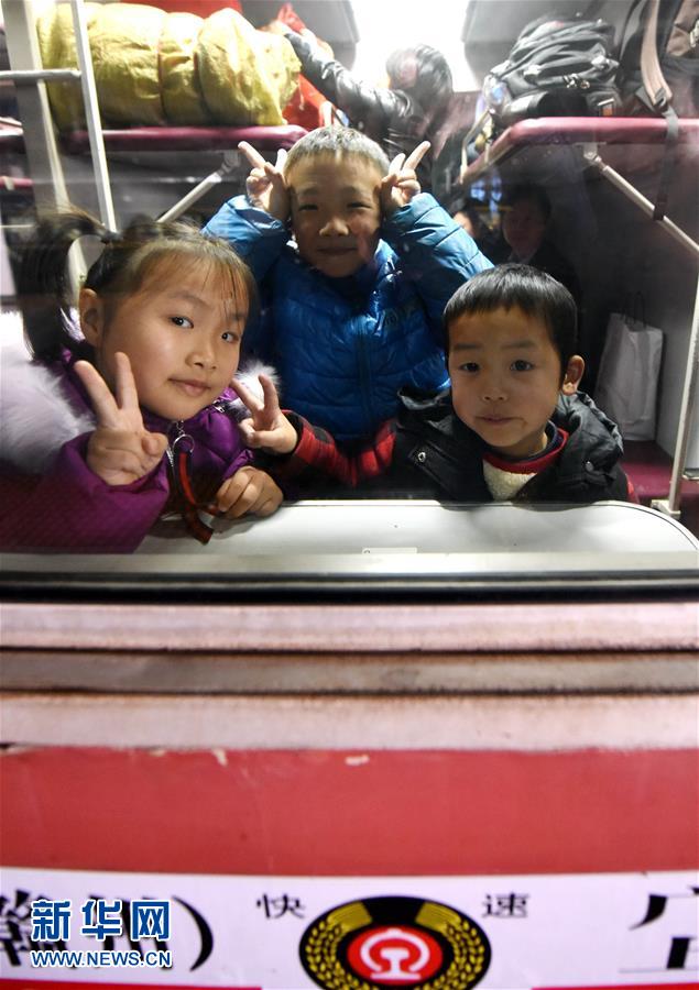 （经济）（16）5199.3万人次——春节假期铁路“有点忙”