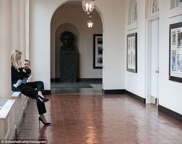 特朗普女儿抱孩子晒照展示白宫生活