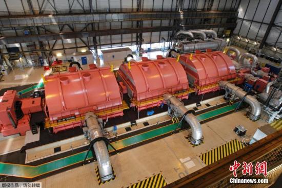 图为弗拉芒维尔核电站内部资料图。芒什省政府发表公告说，此次爆炸并未造成核泄漏风险。截至中午12时，爆炸后的火势正在得到控制。事件发生后，核电站工作人员已经关停了现有两座反应堆中的一座。