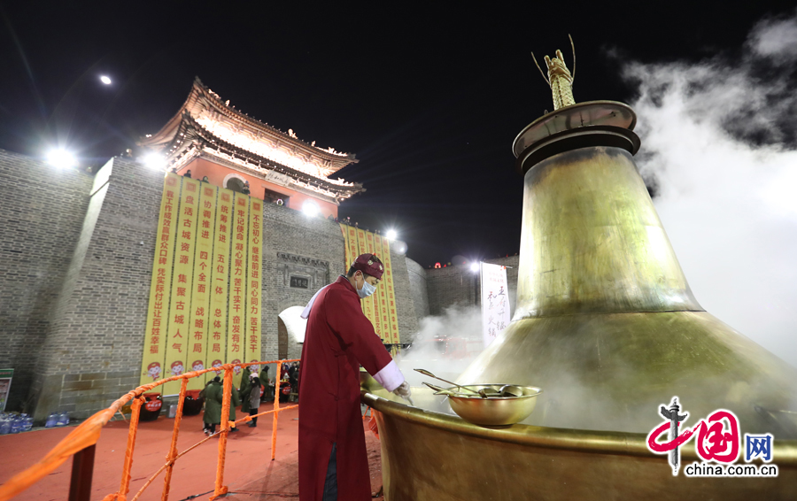 别出心裁的王府升锅宴。中国网照片，山西（大同），2017年2月10日 李建斌/摄