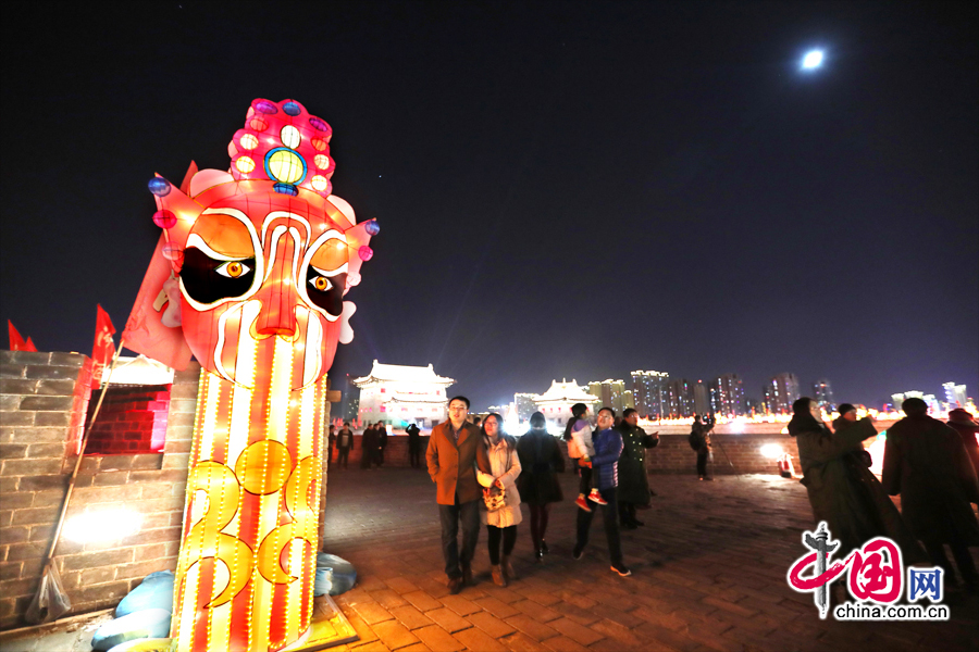 中元宵节灯会一景。国网照片，山西（大同），2017年2月10日 李建斌摄