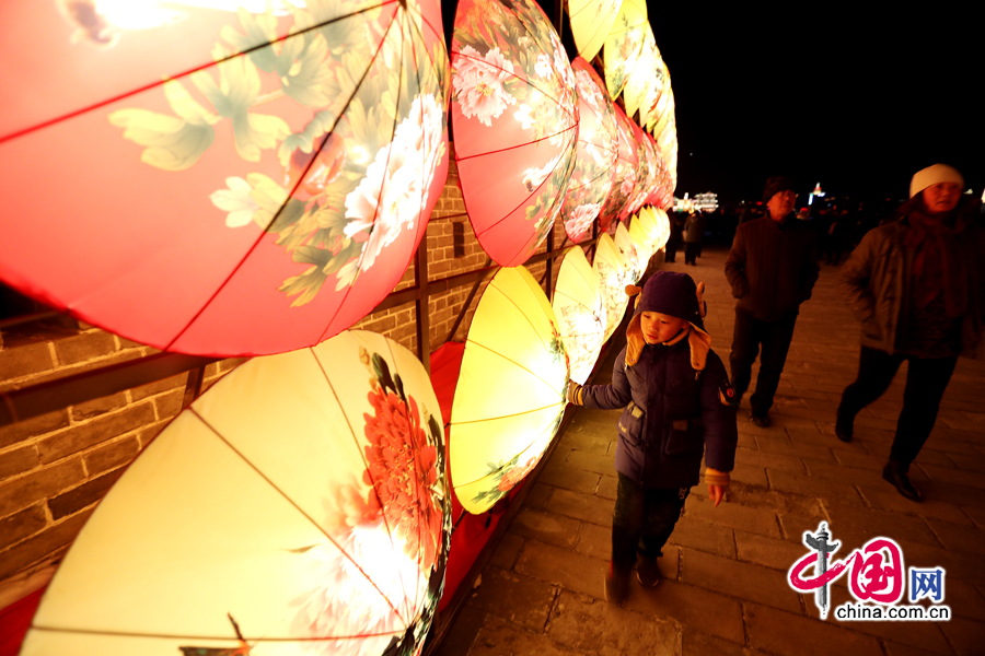 元宵节灯会一景。中国网照片，山西（大同），2017年2月10日 李建斌摄