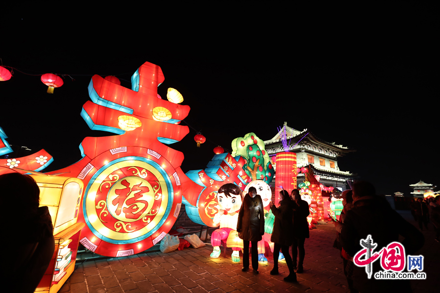 元宵节灯会一景。中国网照片，山西（大同），2017年2月10日 李建斌摄