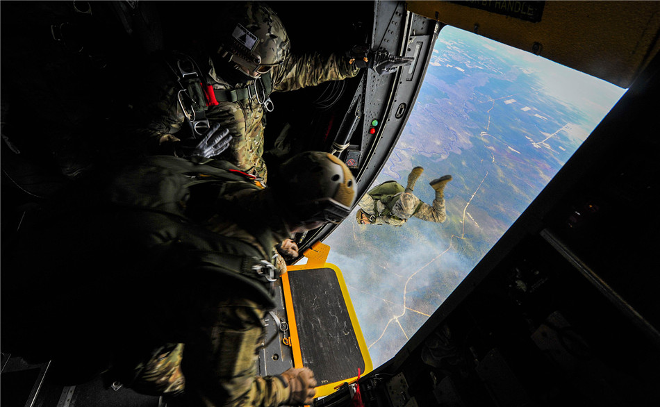 新視覺體驗：來看戰鬥機上的航拍圖