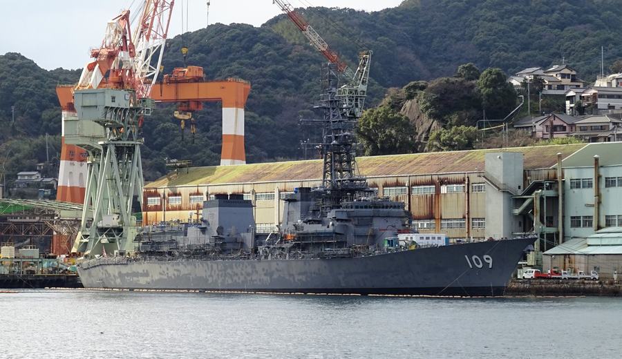 军港内日本最强驱逐舰非常显眼