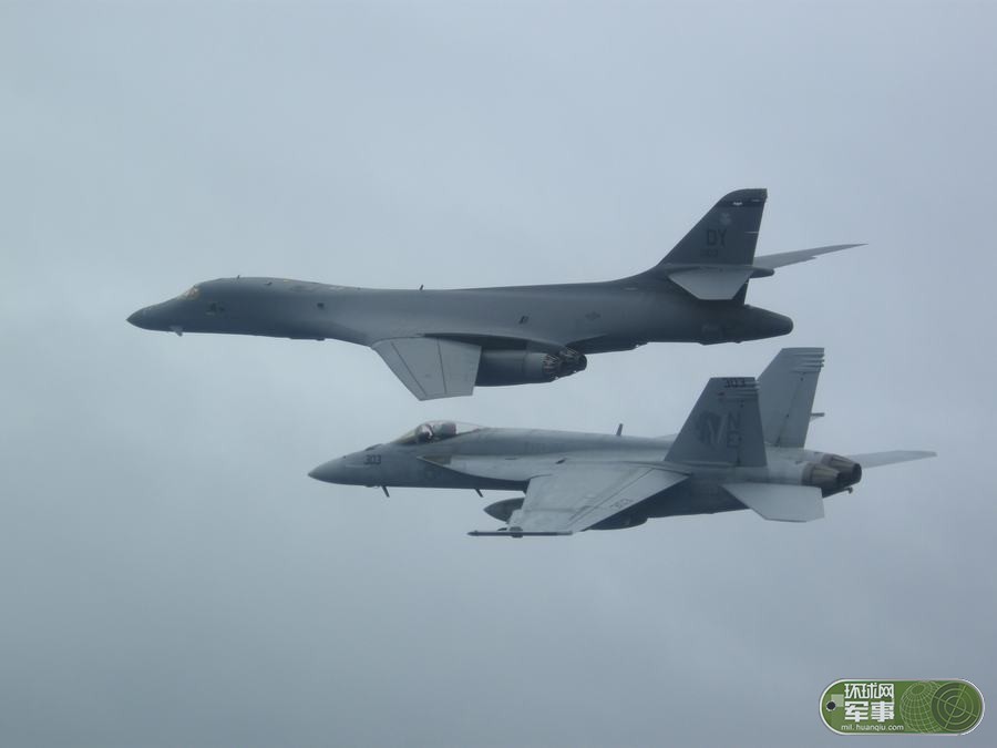 美航母舰载机飞抵菲律宾海