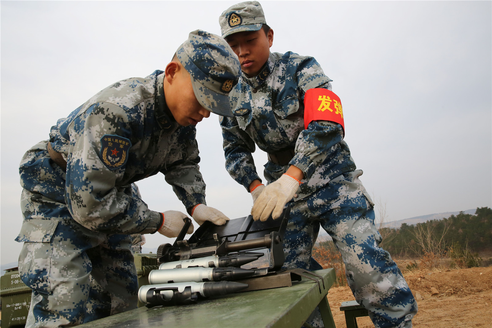 03式伞兵战车内部构造曝光