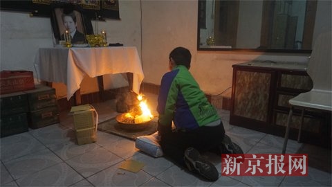武昌火车站砍头事件:凶手行凶后蹲在门口未逃跑