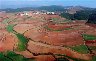 神奇壮美的云南东川红土地