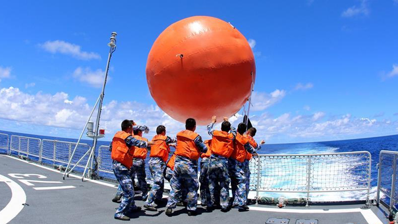 中国海军南海舰队远海训练编队组织海上现场反击演练