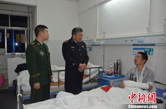 广西北海一边防派出所正副所长擒贼负伤住院（图）