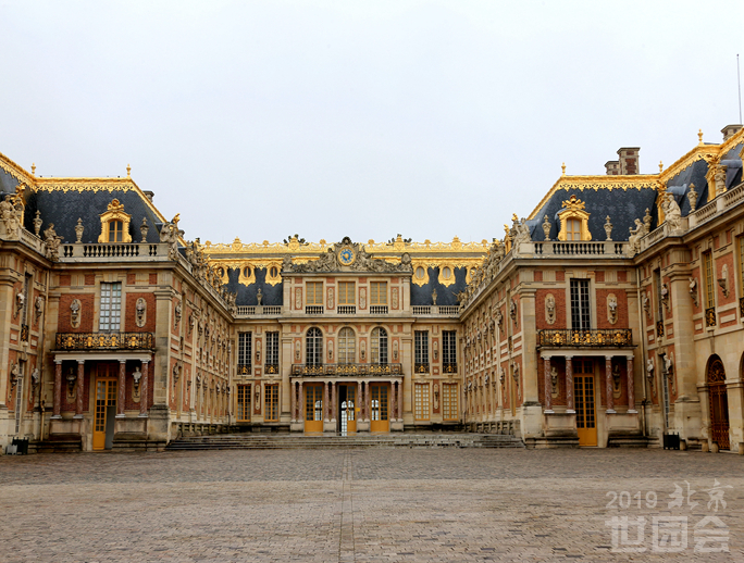 法国最大的王宫建筑_即是法国最大的王宫建筑_法国最大的王宫建筑