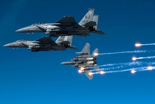 美媒:中美战机差距显著缩小 歼10已可匹敌F15