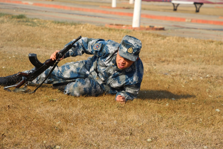 中部战区空军导弹某团强化体能训练促进战斗力提升