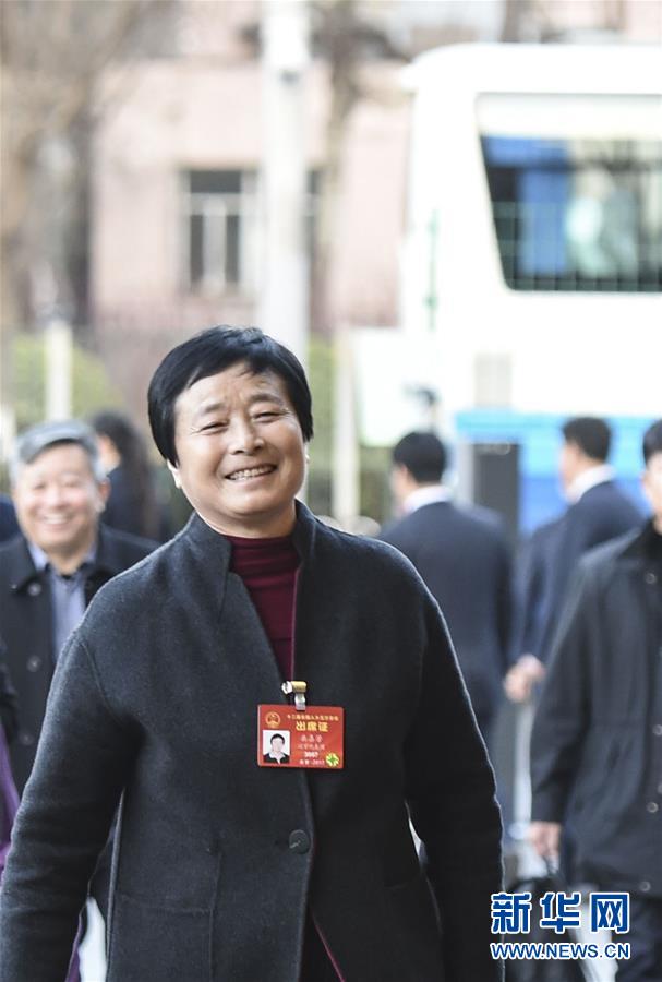 （兩會）遼寧代表團抵達北京