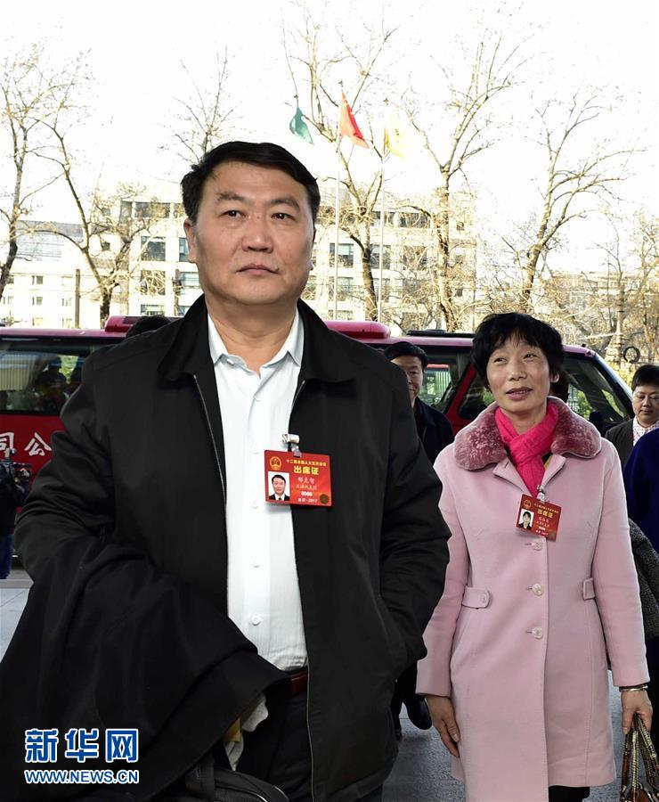 （兩會）天津代表團抵達北京
