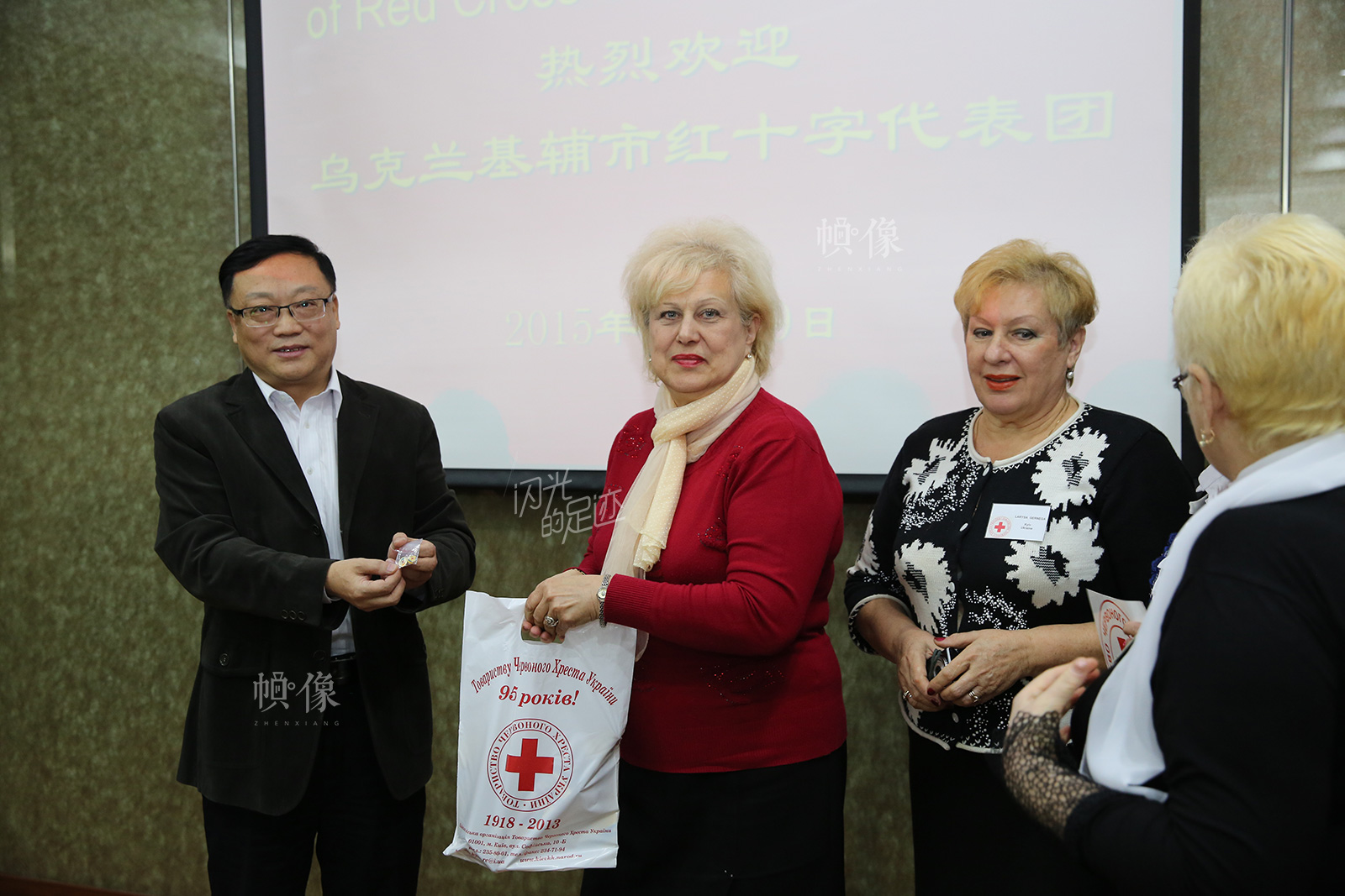2015年10月，北京市西城区红十字会与乌克兰基辅市红十字会代表团交流。（北京市西城区红十字会供图） 