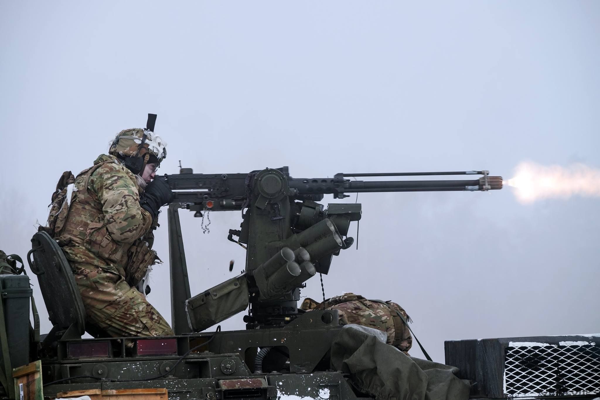 在德国演习的美国陆军 m2010 esr步枪低调出境( 1 / 15 )