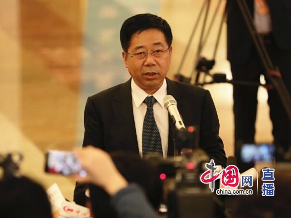 教育部部长陈宝生在人民大会堂“部长通道”接受采访