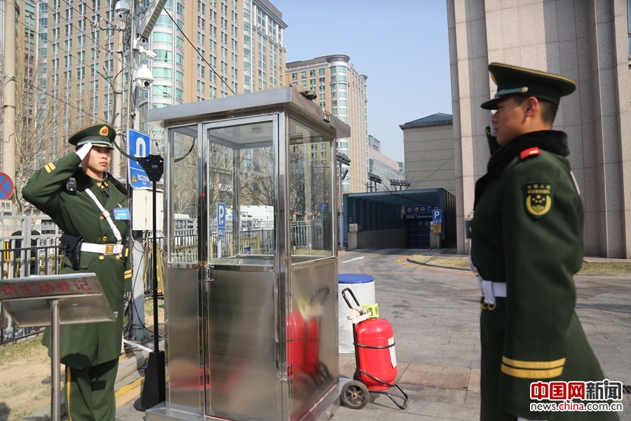 探访武警北京总队十七支队两会代表驻地警卫组( 1 / 9 )