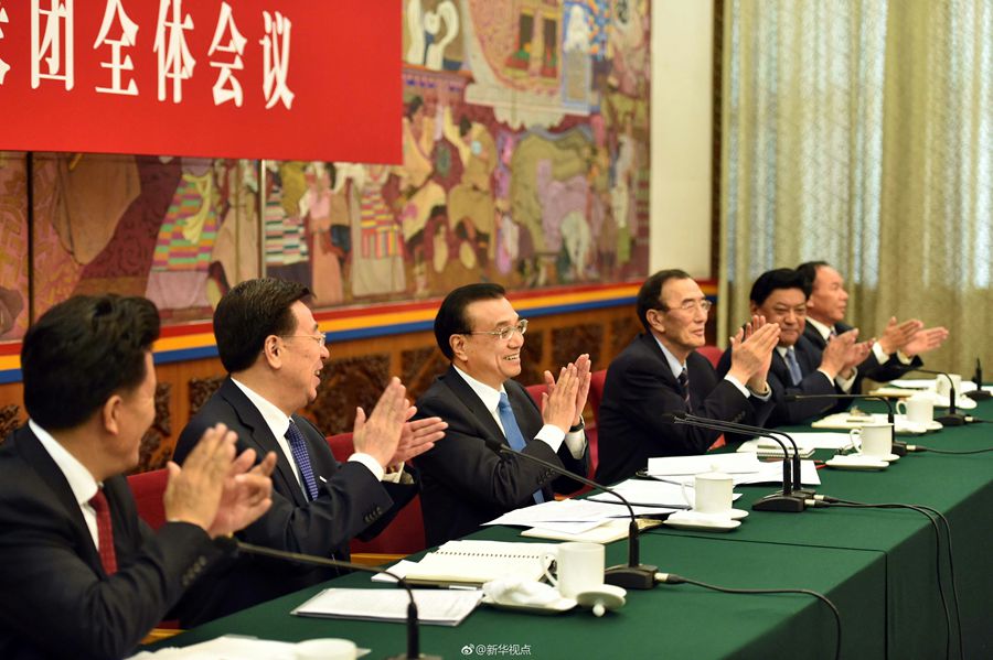 李克强参加西藏代表团审议：民族团结要像糌粑那样捏成团