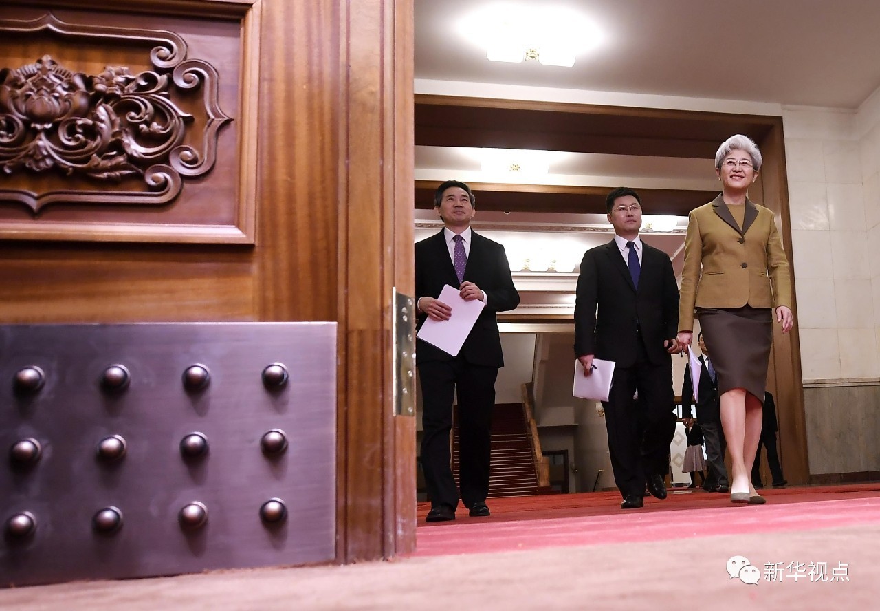 万紫千红总是春——两会会场上的亮丽风采