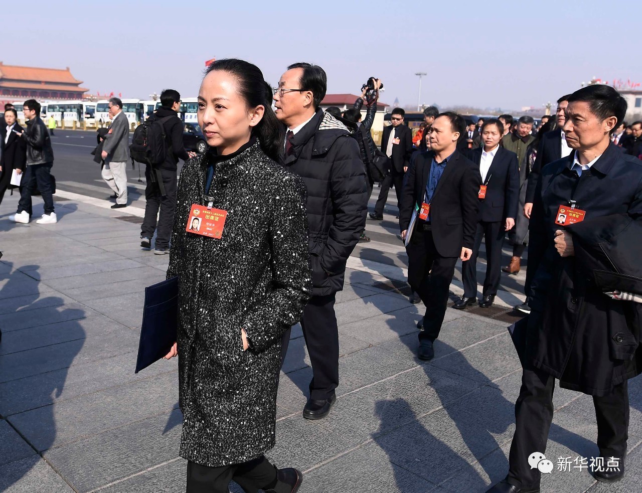 万紫千红总是春——两会会场上的亮丽风采