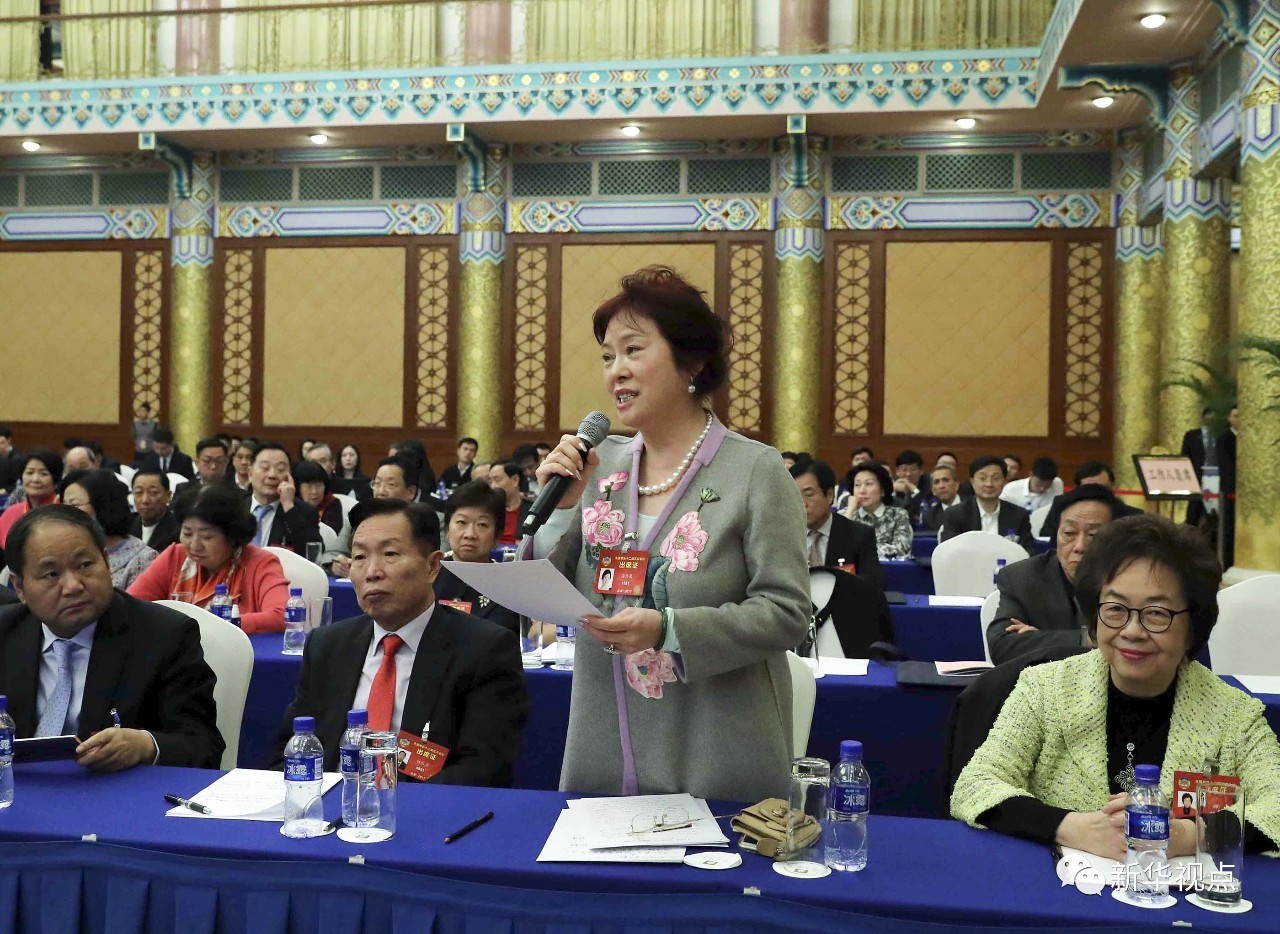 万紫千红总是春——两会会场上的亮丽风采