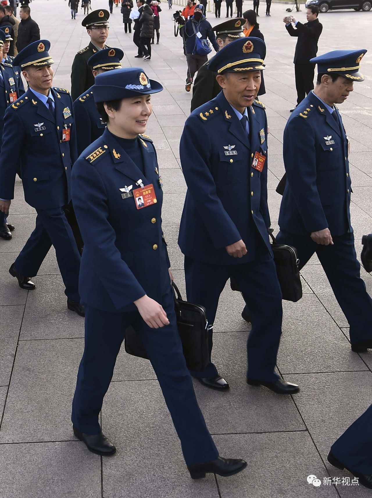 万紫千红总是春——两会会场上的亮丽风采