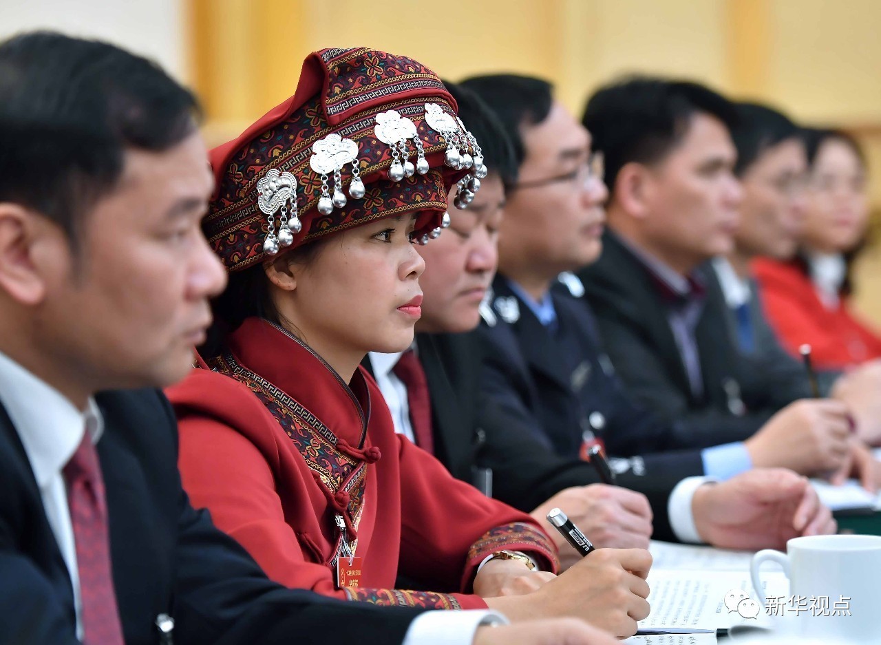 万紫千红总是春——两会会场上的亮丽风采