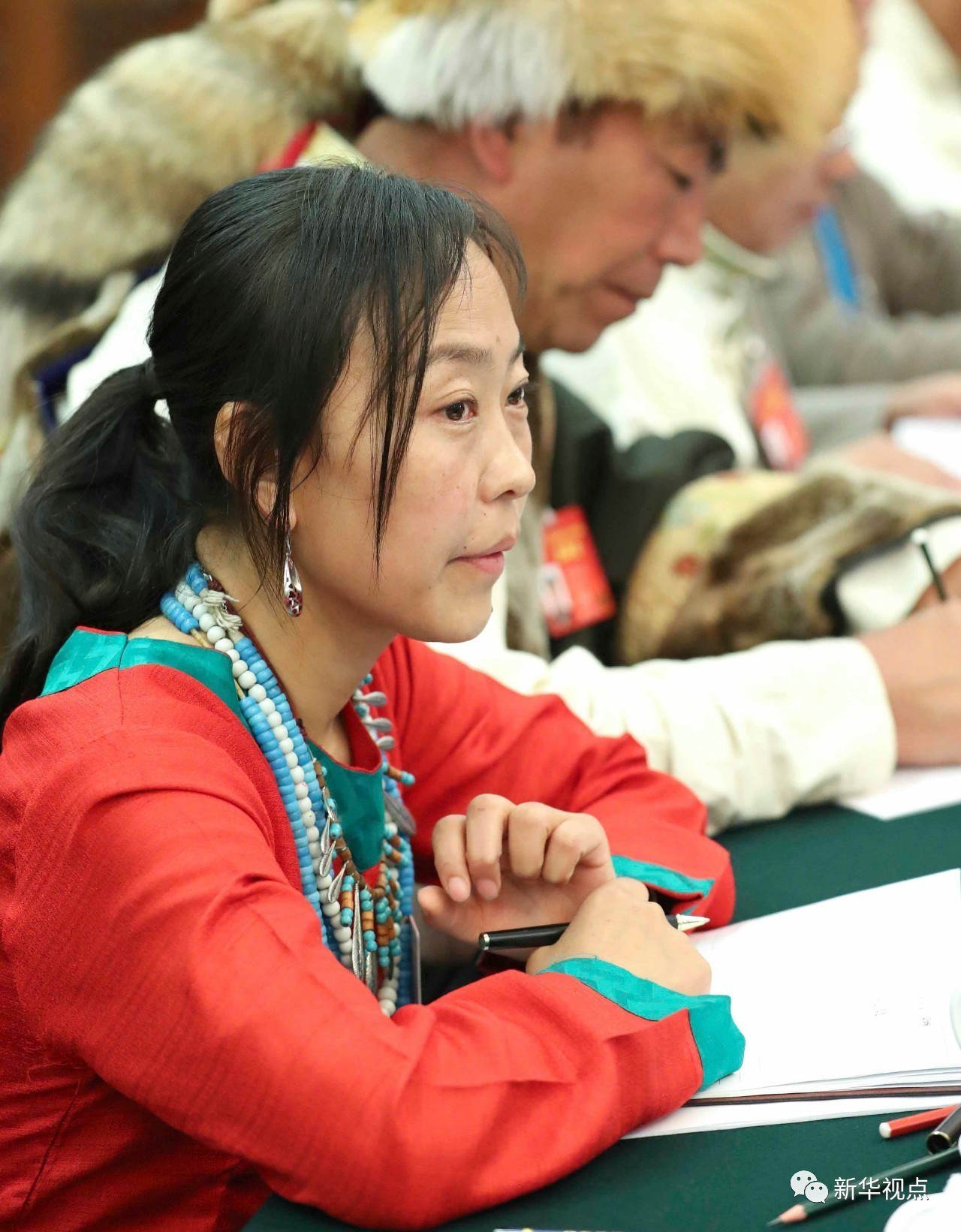 万紫千红总是春——两会会场上的亮丽风采