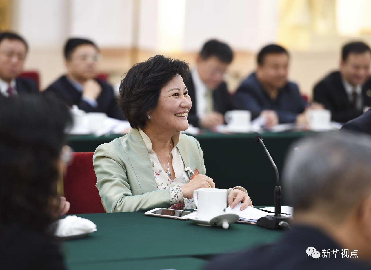 万紫千红总是春——两会会场上的亮丽风采