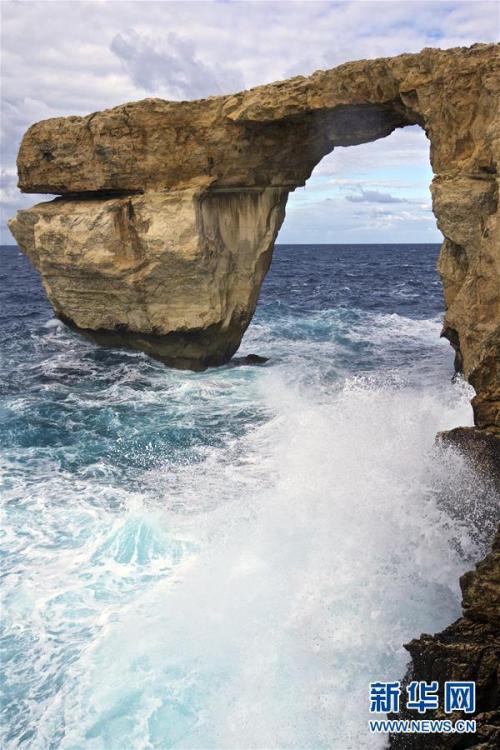 马耳他著名景点“蓝窗”坍塌将永远消失 