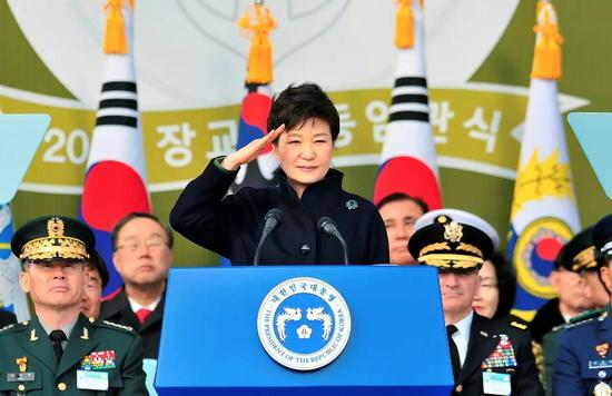 2016年3月6日，韩国总统朴槿惠出席军队仪式。