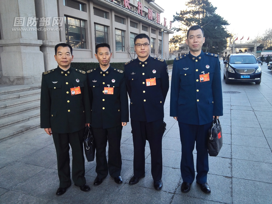 习主席何以深得兵心？4位“兵”代表这样说……
