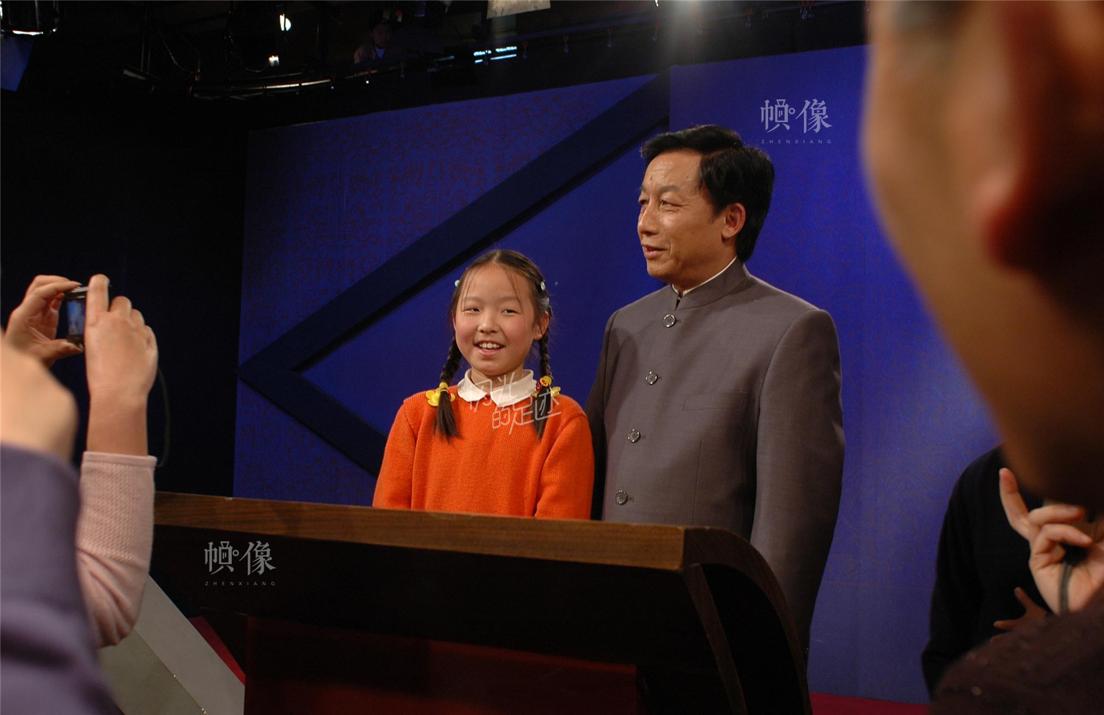2006年4月3日，北京，央视《百家讲坛》于当年初推出了由厦门大学易中天教授主讲的大型系列节目《易中天品三国》，易先生的说史风格引起广大观众强烈反响，他们自称“意粉”、“乙醚”，在全国范围内掀起了一股三国热。视觉中国