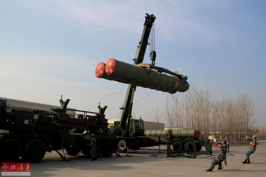 威武！中國S300導彈部隊用俄重卡練車