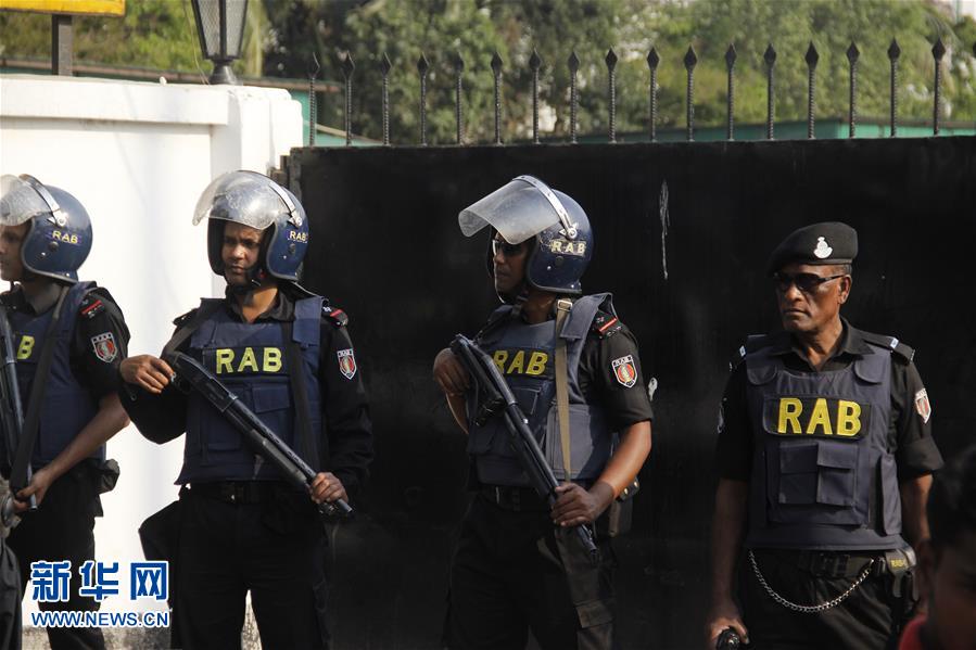 孟加拉国警方营地遭自杀式爆炸袭击1