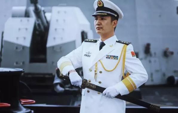 中國海軍舉行授劍儀式氣勢逼人