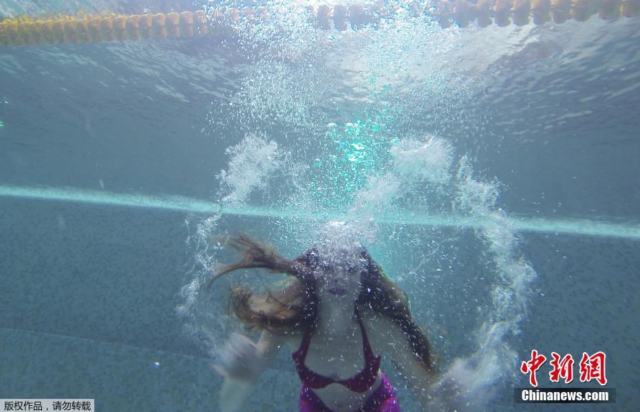 莫斯科开设美人鱼培训学校 教你扮美人鱼