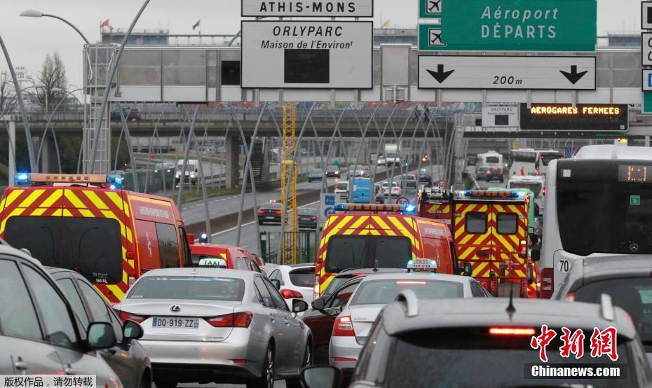 巴黎奧利機場發生搶槍事件 一男子被士兵擊斃