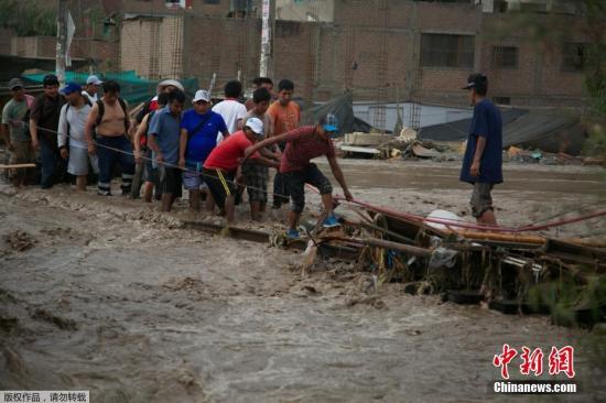 洪水山崩袭秘鲁已72人遇难 数百万人饮水有困难