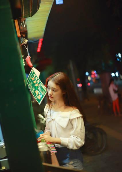 人比花娇！“美人鱼”林允晒生活美照 清新十足