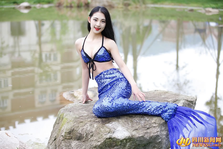 组图：准空姐化身超性感美人鱼 美艳秒杀林允