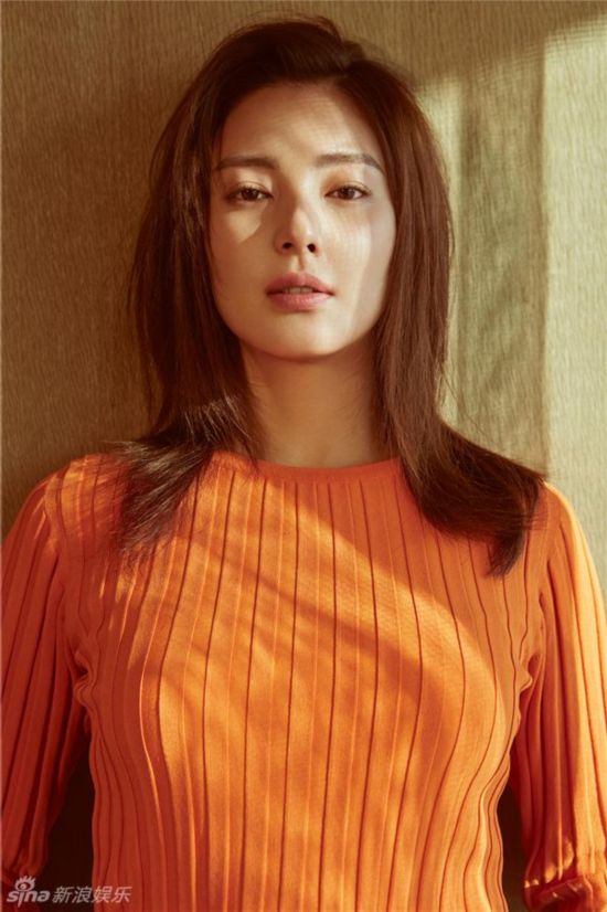 张雨绮杂志秀美腿