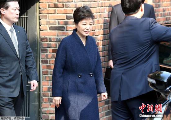 韩检方调查朴槿惠或至深夜 是否签发拘捕令引关注