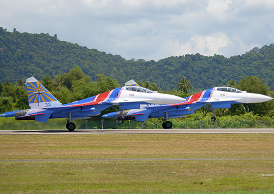 俄“勇士”飞行队马来西亚航展完成换装后处女秀